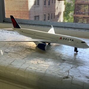 Daron model planes